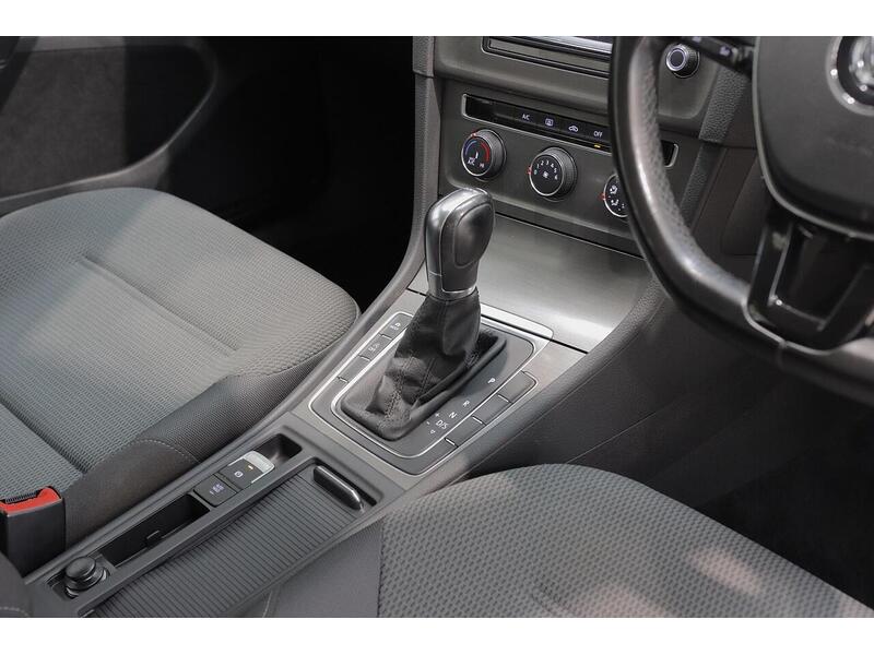 Volkswagen Golf 2.0 TDI BlueMotion Tech SE DSG Euro 5 (s/s) 5dr - U240