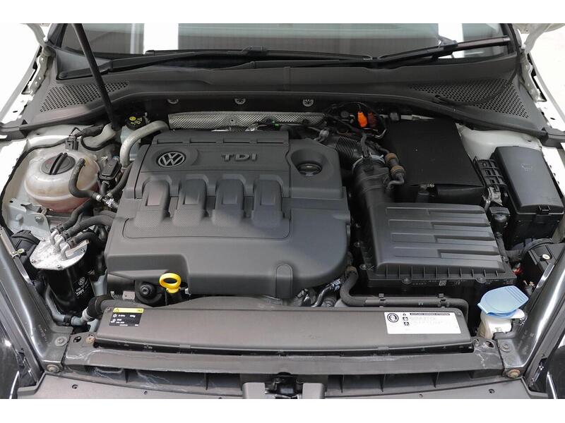 Volkswagen Golf 2.0 TDI BlueMotion Tech SE DSG Euro 5 (s/s) 5dr - U240