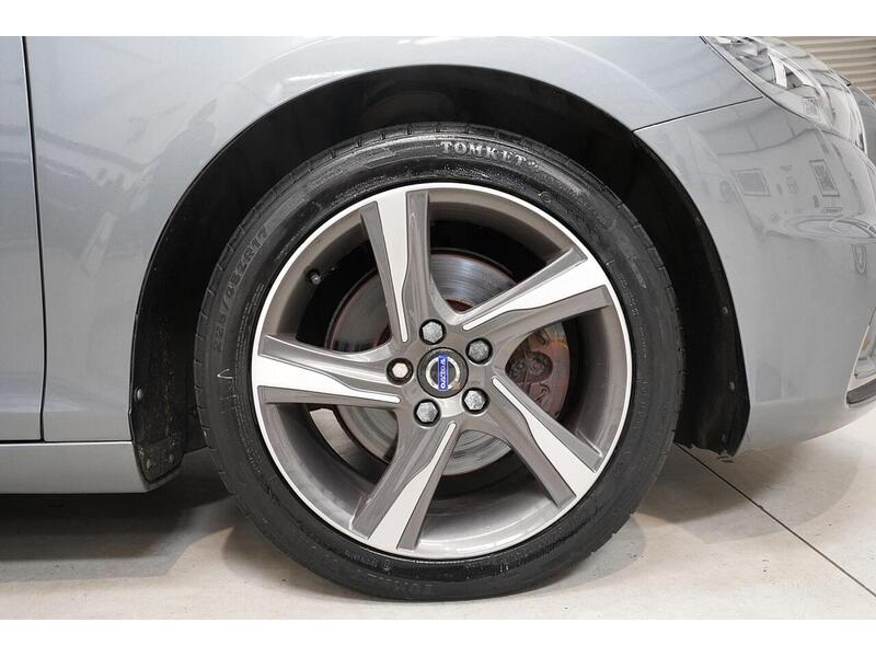 Volvo V40 2.0 D2 R-Design Euro 6 (s/s) 5dr - U246