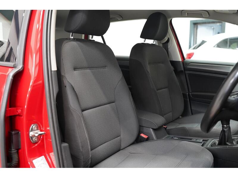 Volkswagen Golf 2.0 TDI BlueMotion Tech SE Hatchback 5dr Diesel Manual Euro 5 (s/s) (150 ps) - U324