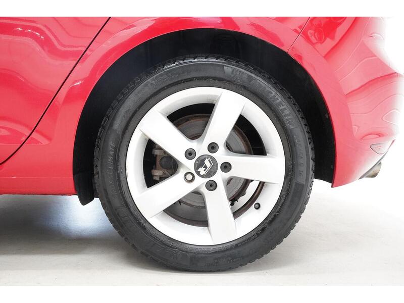 Volkswagen Golf 2.0 TDI BlueMotion Tech SE Hatchback 5dr Diesel Manual Euro 5 (s/s) (150 ps) - U324