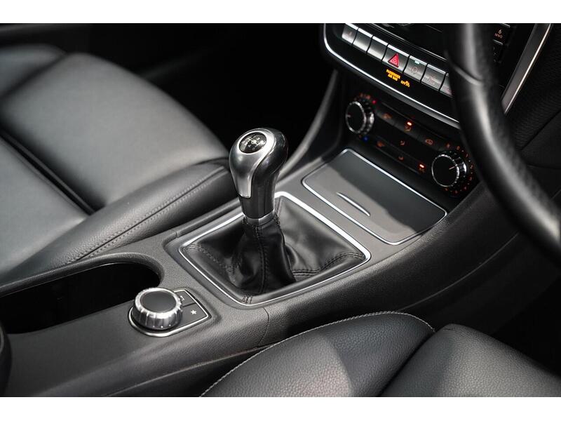 Mercedes-Benz A Class 1.6 A180 SE (Executive) Euro 6 (s/s) 5dr - U384