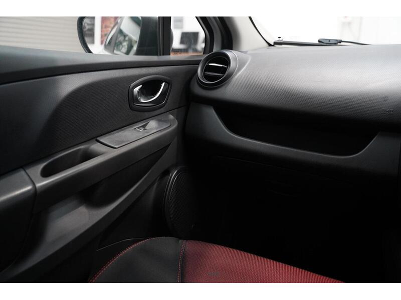Renault Clio 1.5 dCi Expression + Euro 6 (s/s) 5dr - U401