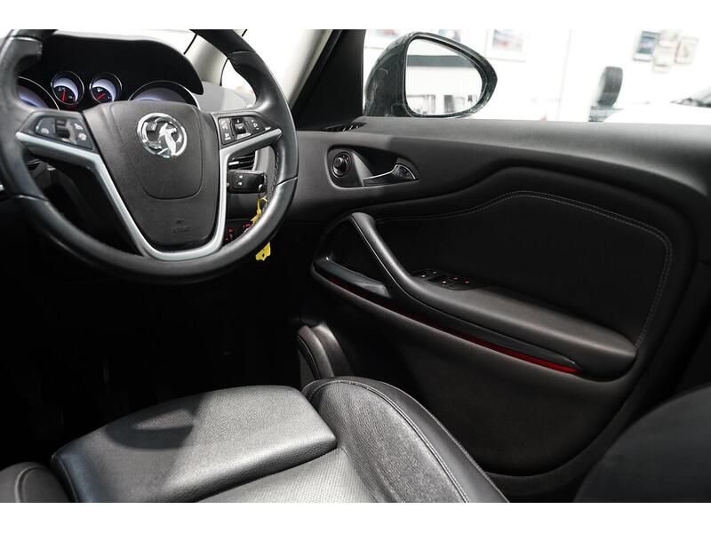 Vauxhall Zafira Tourer 2.0 CDTi Elite Euro 6 (s/s) 5dr - U406