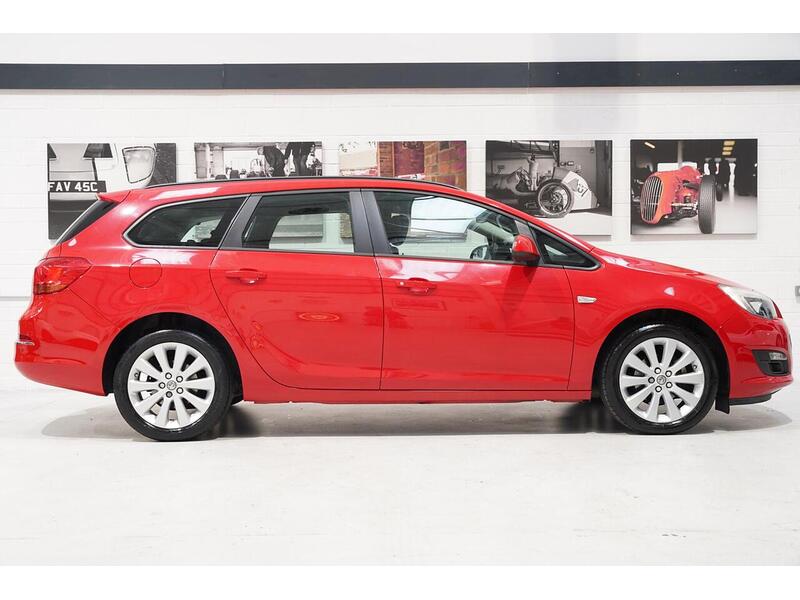 Vauxhall Astra 1.6i Design Sports Tourer Euro 6 5dr - U407