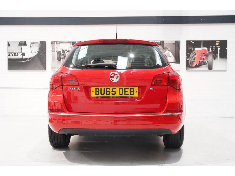Vauxhall Astra 1.6i Design Sports Tourer Euro 6 5dr - U407