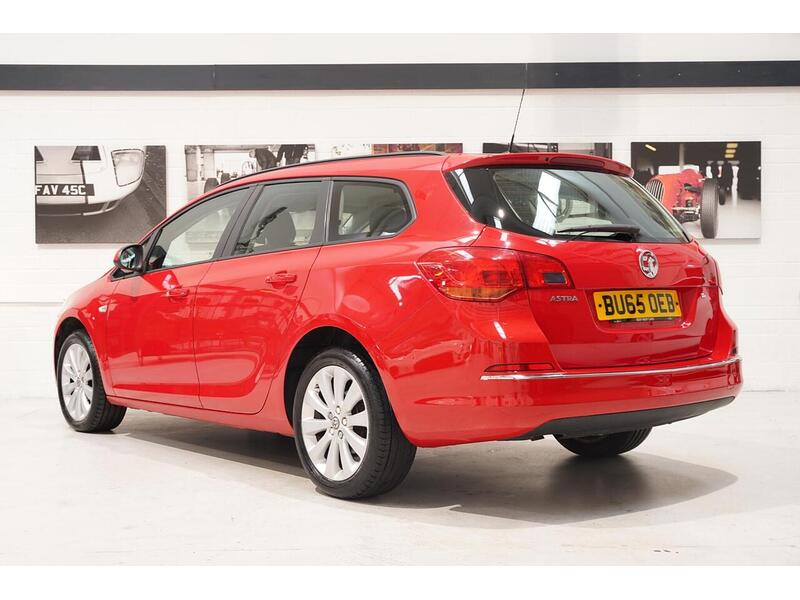 Vauxhall Astra 1.6i Design Sports Tourer Euro 6 5dr - U407