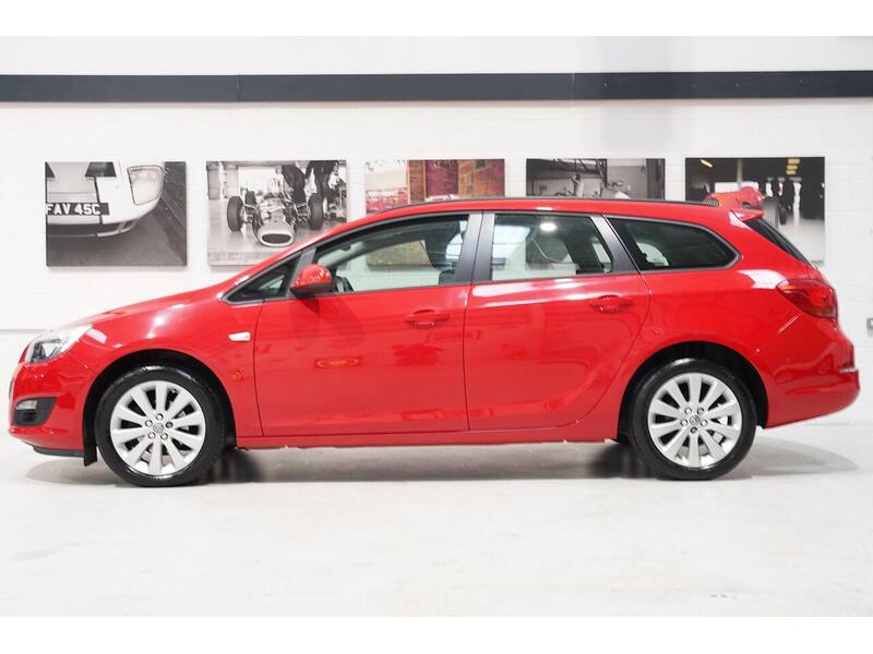 Vauxhall Astra 1.6i Design Sports Tourer Euro 6 5dr - U407