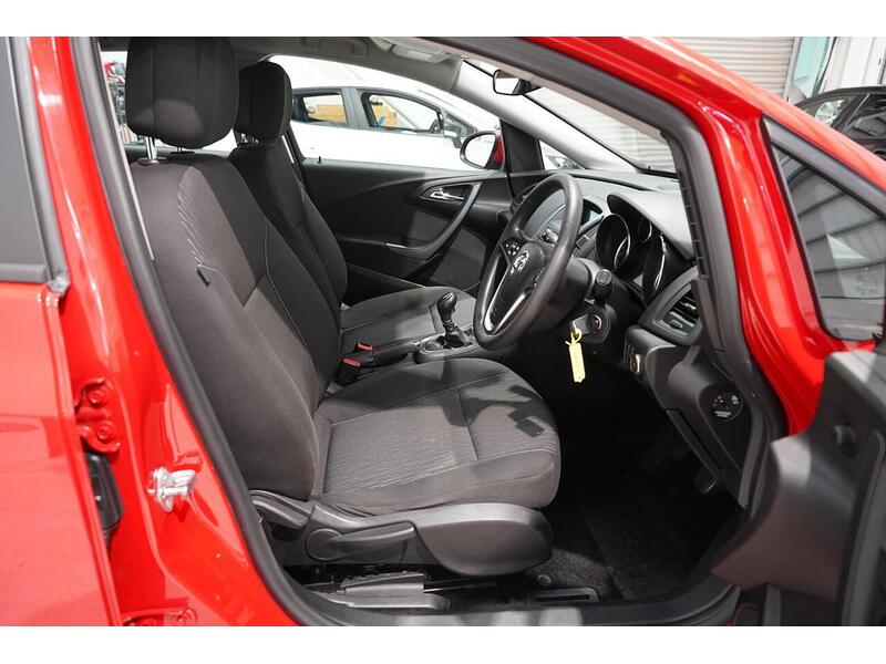 Vauxhall Astra 1.6i Design Sports Tourer Euro 6 5dr - U407