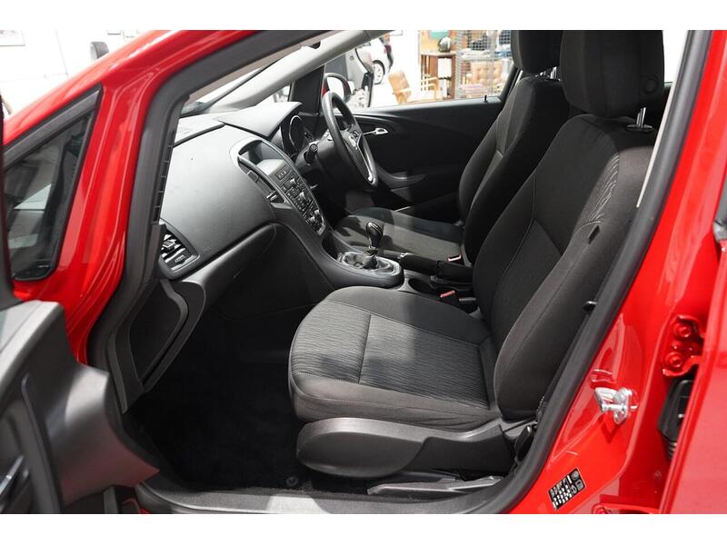 Vauxhall Astra 1.6i Design Sports Tourer Euro 6 5dr - U407