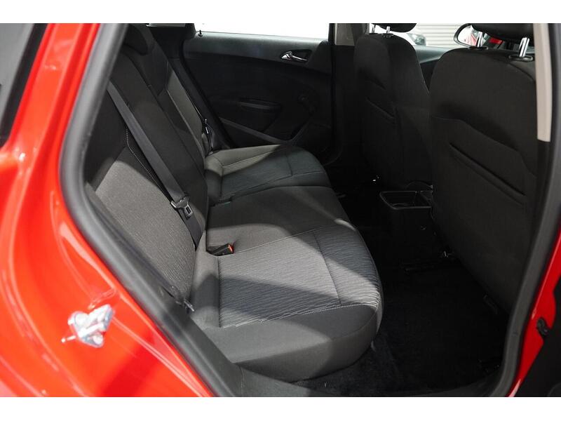 Vauxhall Astra 1.6i Design Sports Tourer Euro 6 5dr - U407