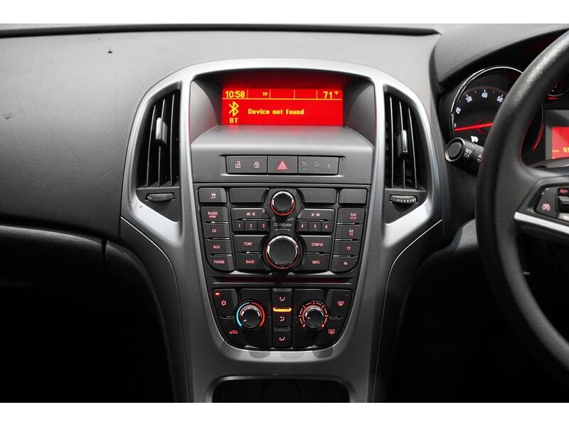 Vauxhall Astra 1.6i Design Sports Tourer Euro 6 5dr - U407