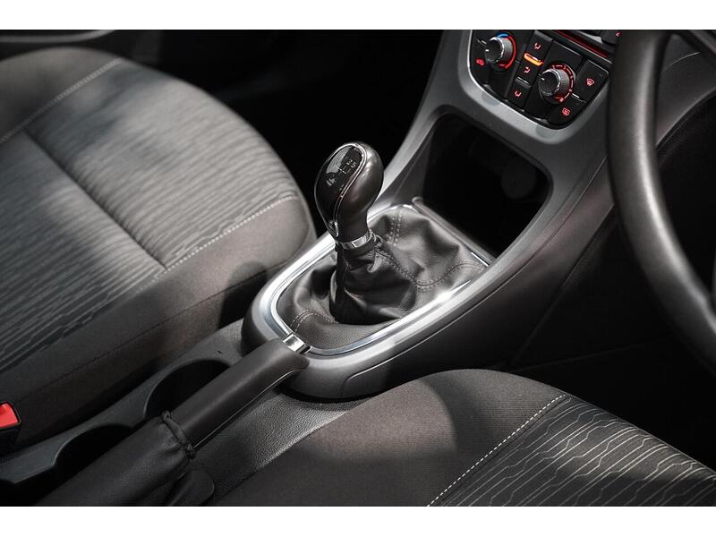 Vauxhall Astra 1.6i Design Sports Tourer Euro 6 5dr - U407
