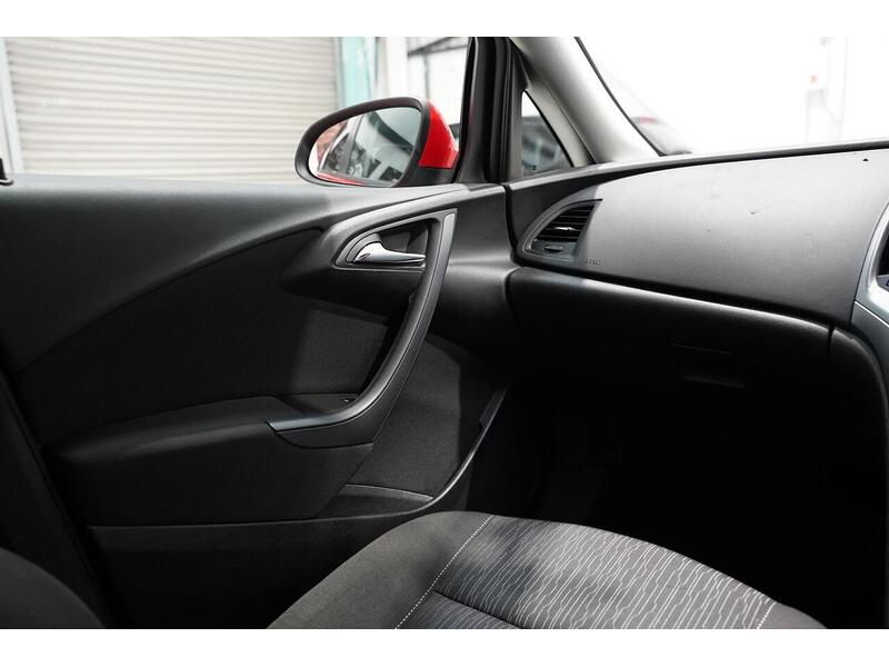 Vauxhall Astra 1.6i Design Sports Tourer Euro 6 5dr - U407