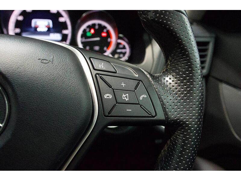 Mercedes-Benz E Class E Class 2.1 E220 CDI BlueEfficiency SE Cabriolet Euro 5 (s/s) 2dr - U49