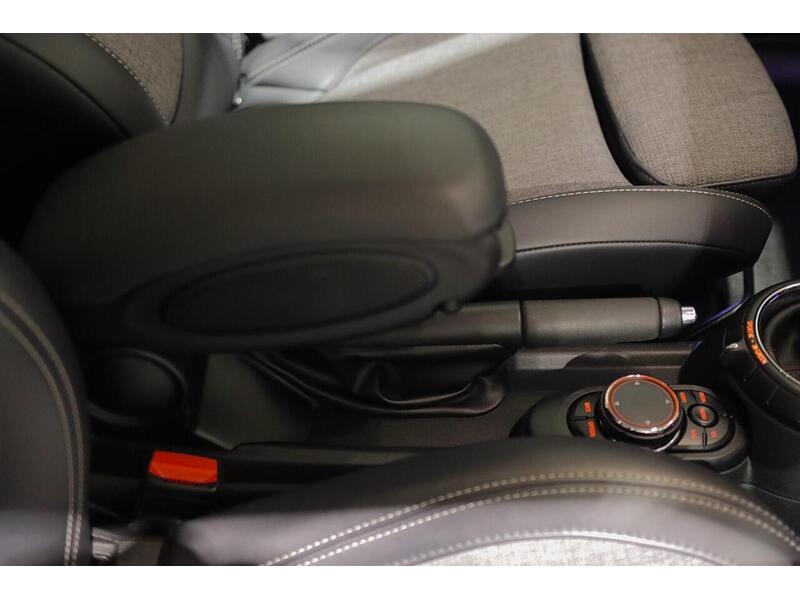 MINI Hatch 2.0 Cooper SD Auto 6Spd Euro 6 (s/s) 5dr - U61