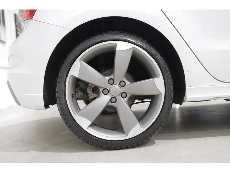 Audi A1 1.4 TFSI CoD Black Edition Sportback Euro 5 (s/s) 5dr - U74