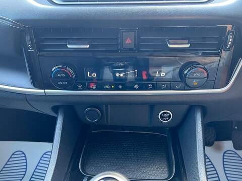 Nissan Qashqai Qashqai 1.3 DIG-T MHEV Acenta Premium Euro 6 (s/s) 5dr - U1495809