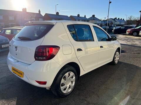 Dacia Sandero Sandero 1.0 SCe Essential Euro 6 5dr - U1651343