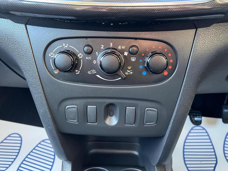 Dacia Sandero Sandero 1.0 SCe Essential Euro 6 5dr - U1651343