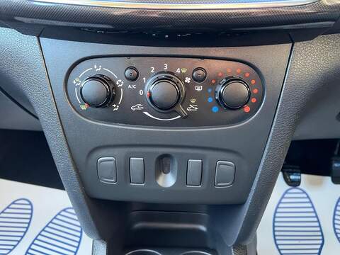 Dacia Sandero Sandero 1.0 SCe Essential Euro 6 5dr - U1651343