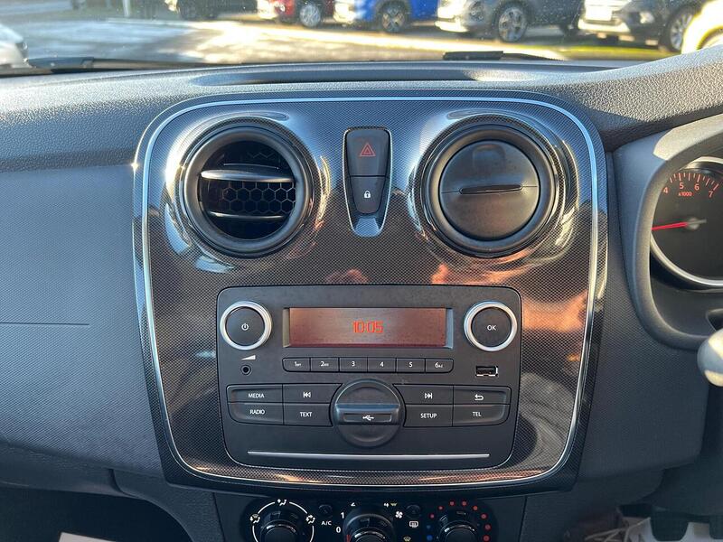 Dacia Sandero Sandero 1.0 SCe Essential Euro 6 5dr - U1651343