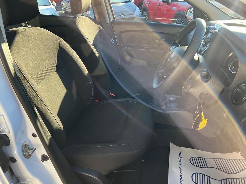 Dacia Sandero Sandero 1.0 SCe Essential Euro 6 5dr - U1651343