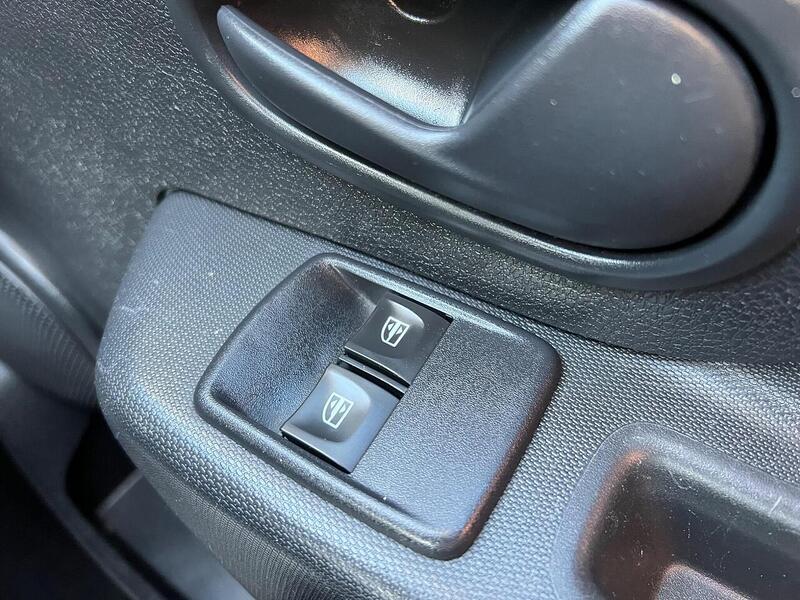 Dacia Sandero Sandero 1.0 SCe Essential Euro 6 5dr - U1651343