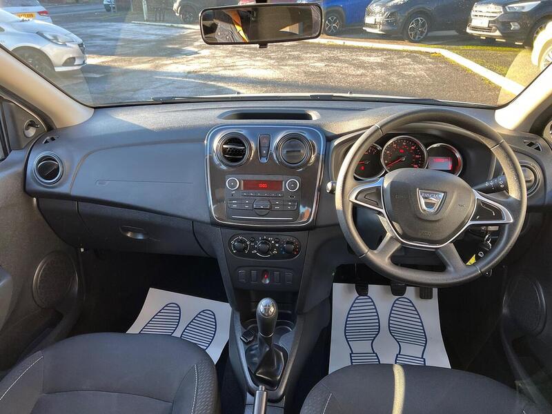 Dacia Sandero Sandero 1.0 SCe Essential Euro 6 5dr - U1651343