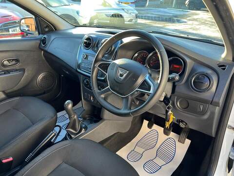 Dacia Sandero Sandero 1.0 SCe Essential Euro 6 5dr - U1651343