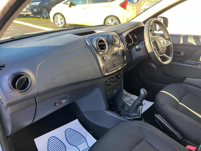 Dacia Sandero Sandero 1.0 SCe Essential Euro 6 5dr - U1651343