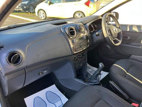 Dacia Sandero Sandero 1.0 SCe Essential Euro 6 5dr - U1651343