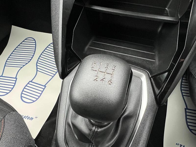 Peugeot 2008 1.2 PureTech Active Premium + Euro 6 (s/s) 5dr - U1651370