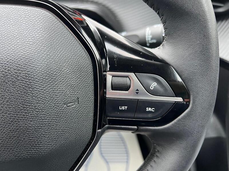 Peugeot 2008 1.2 PureTech Active Premium + Euro 6 (s/s) 5dr - U1651370