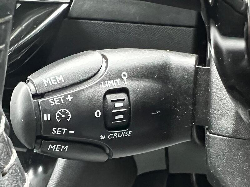 Peugeot 2008 1.2 PureTech Active Premium + Euro 6 (s/s) 5dr - U1651370