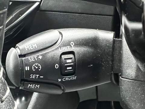 Peugeot 2008 1.2 PureTech Active Premium + Euro 6 (s/s) 5dr - U1651370