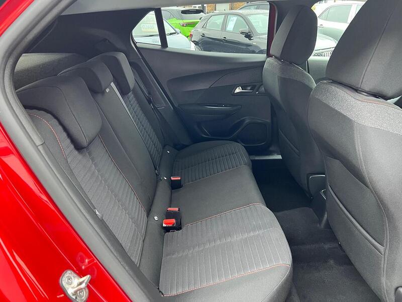 Peugeot 2008 1.2 PureTech Active Premium + Euro 6 (s/s) 5dr - U1651370