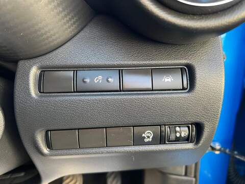 Nissan Juke 1.0 DIG-T N-Connecta Euro 6 (s/s) 5dr - U1651373