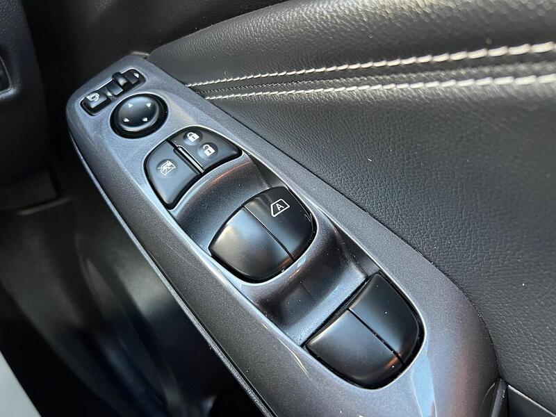 Nissan Juke 1.0 DIG-T N-Connecta Euro 6 (s/s) 5dr - U1651373