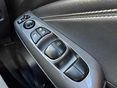 Nissan Juke 1.0 DIG-T N-Connecta Euro 6 (s/s) 5dr - U1651373