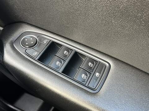 Renault Captur 1.0 TCe evolution SUV 5dr Petrol Manual Euro 6 (s/s) (90 ps) - U1651375