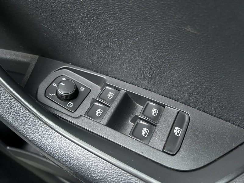 Skoda Karoq 1.0 TSI SE L SUV 5dr Petrol Manual Euro 6 (s/s) (110 ps) - U1651380