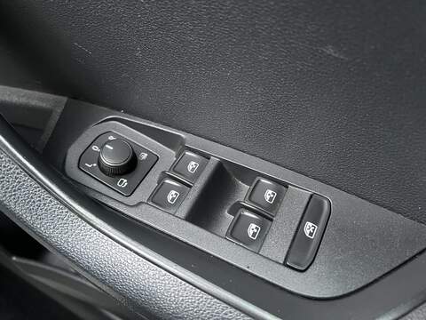 Skoda Karoq 1.0 TSI SE L SUV 5dr Petrol Manual Euro 6 (s/s) (110 ps) - U1651380