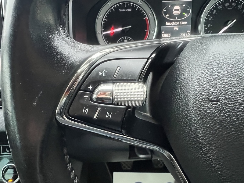 Skoda Karoq 1.0 TSI SE L SUV 5dr Petrol Manual Euro 6 (s/s) (110 ps) - U1651380