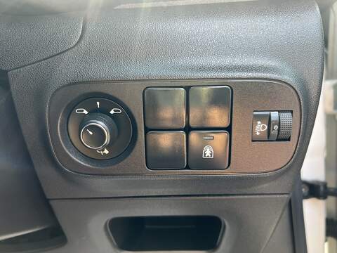 Citroen C3 1.2 PureTech C-Series Edition Hatchback 5dr Petrol Manual Euro 6 (s/s) (83 ps) - U1651396
