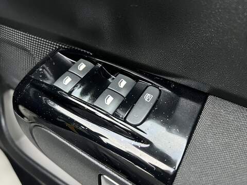 Citroen C3 1.2 PureTech C-Series Edition Hatchback 5dr Petrol Manual Euro 6 (s/s) (83 ps) - U1651397