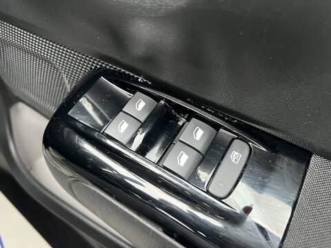 Citroen C3 1.2 PureTech Shine Plus Hatchback 5dr Petrol EAT6 Euro 6 (s/s) (110 ps) - U1651399
