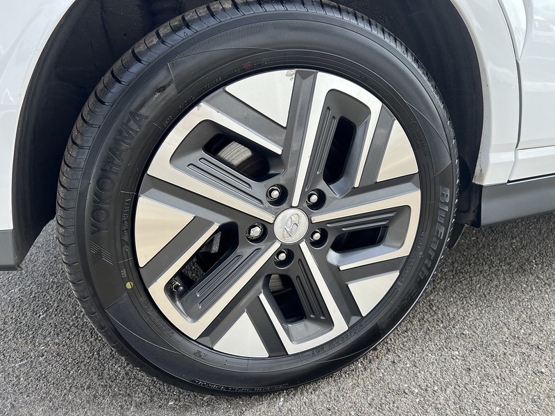 Hyundai KONA 39kWh Premium SUV 5dr Electric Auto (10.5kW Charger) (136 ps) - U1651431