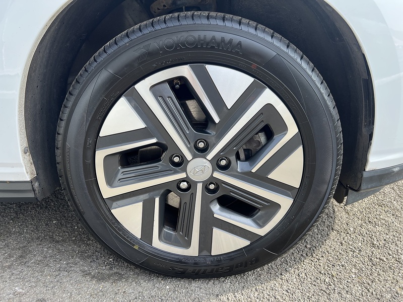 Hyundai KONA 39kWh Premium SUV 5dr Electric Auto (10.5kW Charger) (136 ps) - U1651431