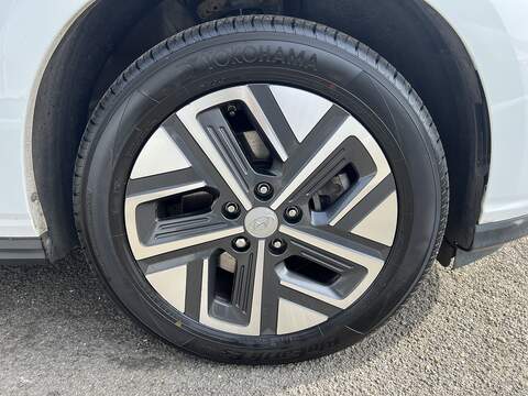 Hyundai KONA 39kWh Premium SUV 5dr Electric Auto (10.5kW Charger) (136 ps) - U1651431